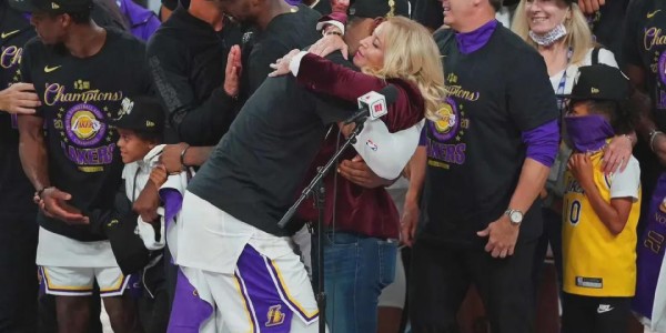 九游体育-害！巴斯家族内斗，詹姆斯无辜躺枪