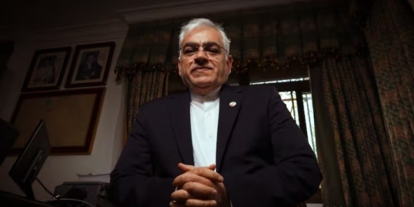 早报：皇马两连败距榜首4分！