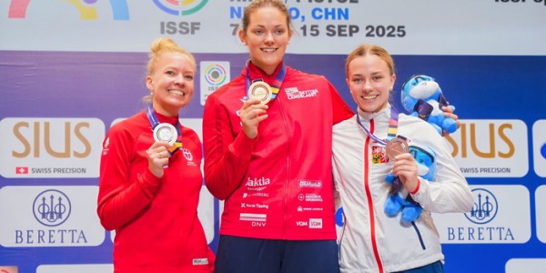 射击世界杯宁波站｜挪威选手女子50米步枪三姿摘金