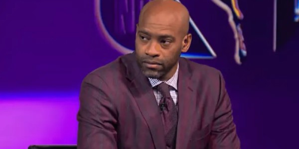 卡特：文班像当年的姚明一样，在球迷投票上很难被击败