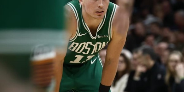 九游体育-绿凯拒23分逆转！布朗30+8全队第一，湖人旧将30+4尽力，怀特27+5