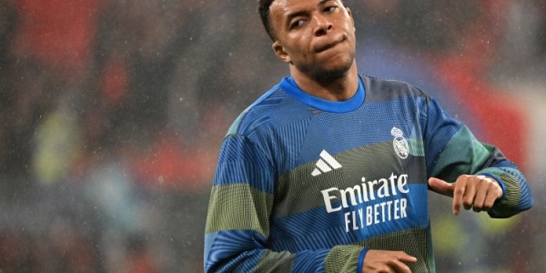 早报：皇马两连败距榜首4分！